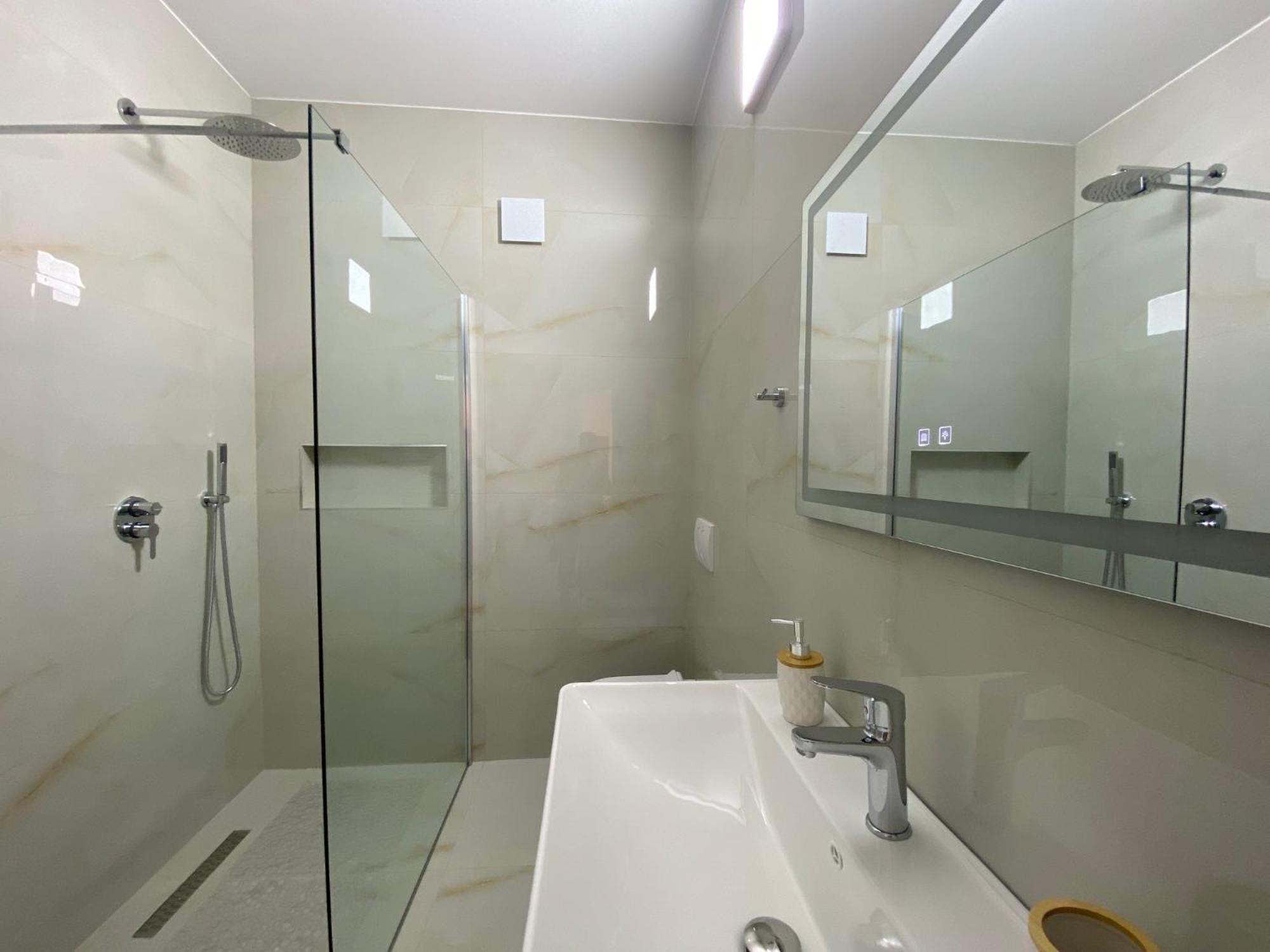 Central Cozy Apartment Тирана Экстерьер фото